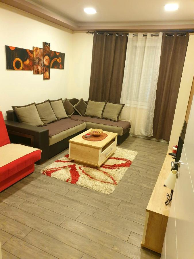 Ceca Apartman นิส ภายนอก รูปภาพ