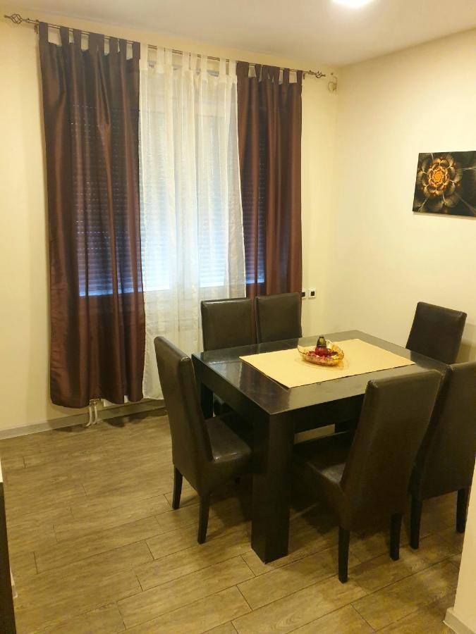Ceca Apartman นิส ภายนอก รูปภาพ