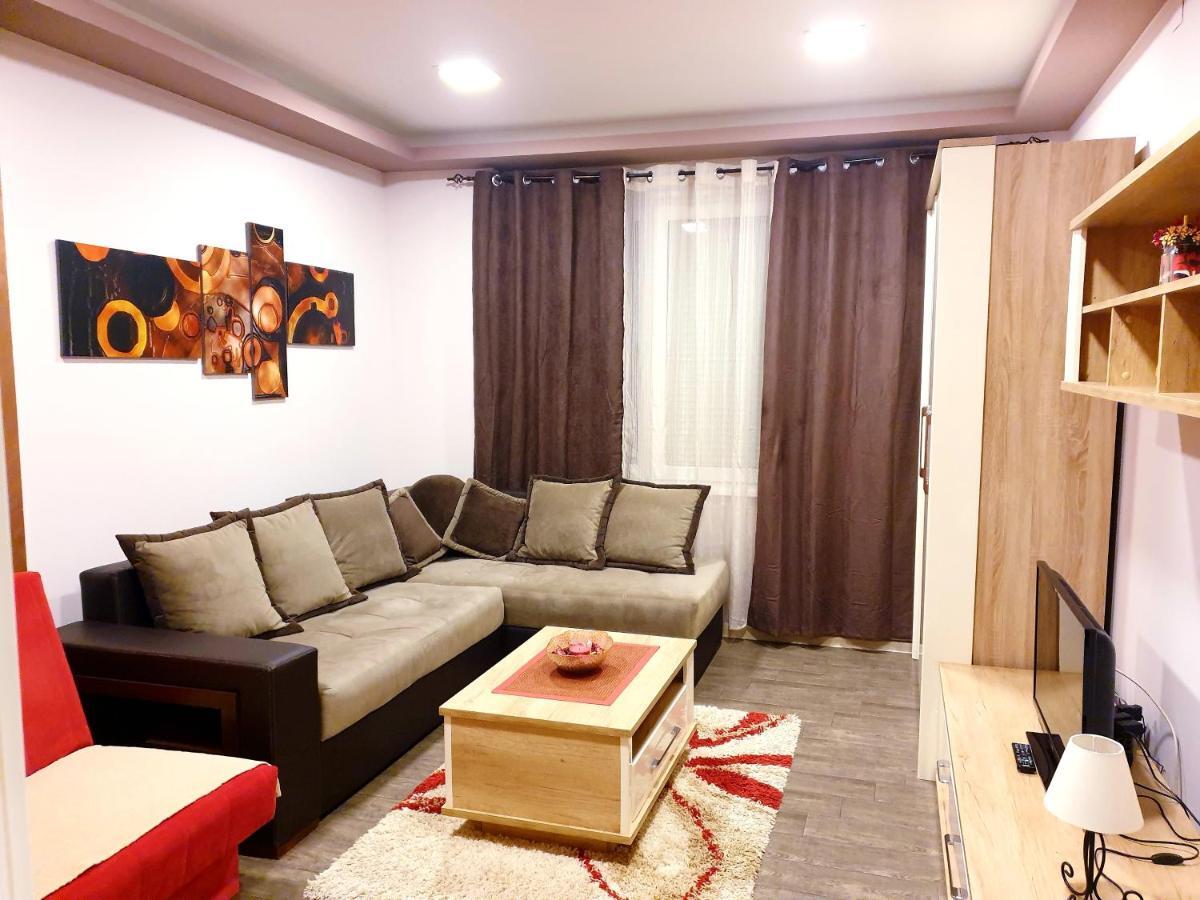 Ceca Apartman นิส ภายนอก รูปภาพ