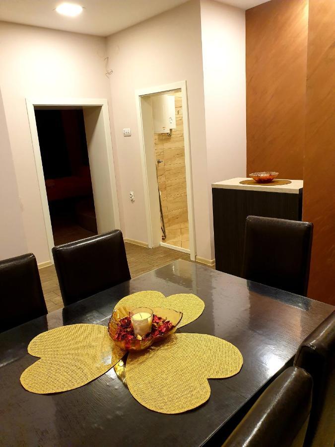 Ceca Apartman นิส ภายนอก รูปภาพ